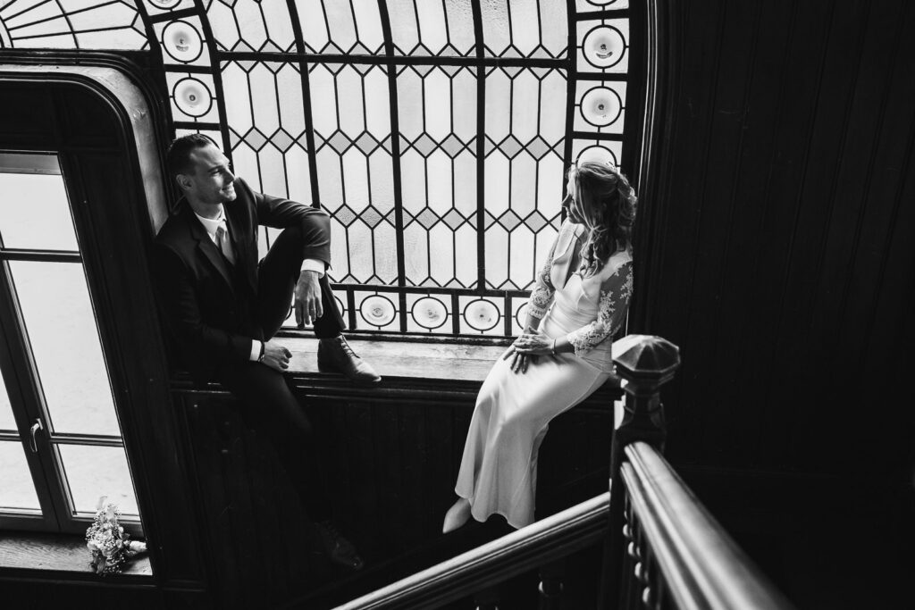 séance photos de couple le jour du mariage avec un photographe spécialisé mariage à Chambéry