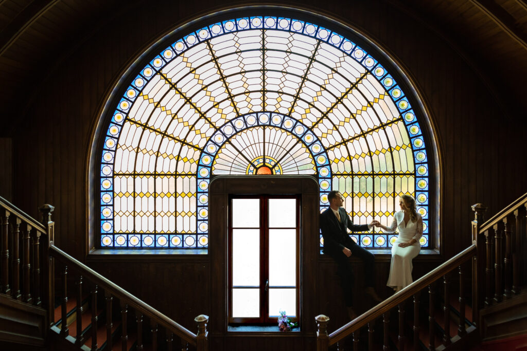 séance photos de couple le jour du mariage avec un photographe spécialisé mariage à Chambéry