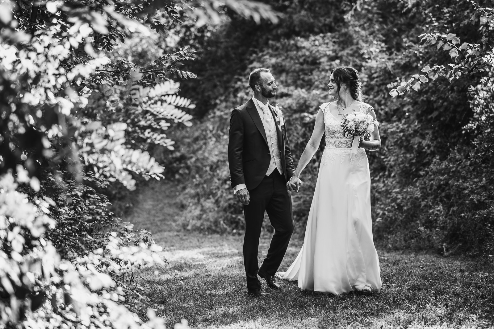 couple de mariés lors de leur séance photo