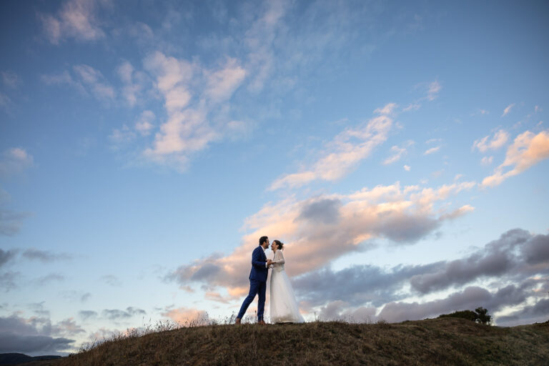 couple de mariés lors d'une séance photo