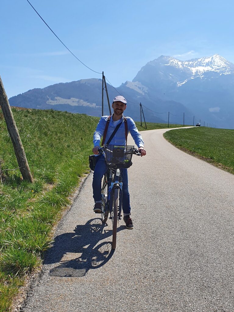 photographe écoresponsable sur un vélo