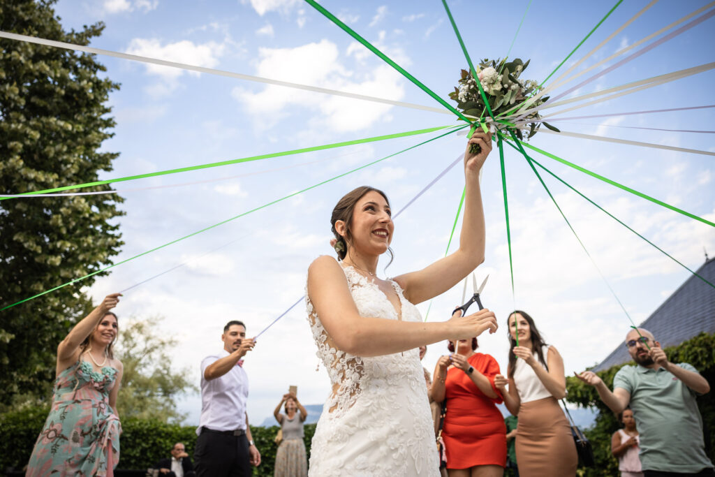 la mariée lors de la ronde des rubans